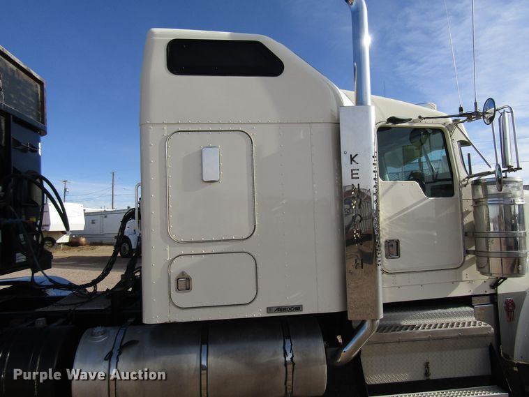 image for item DH8262 2000 Kenworth W900 semi truck