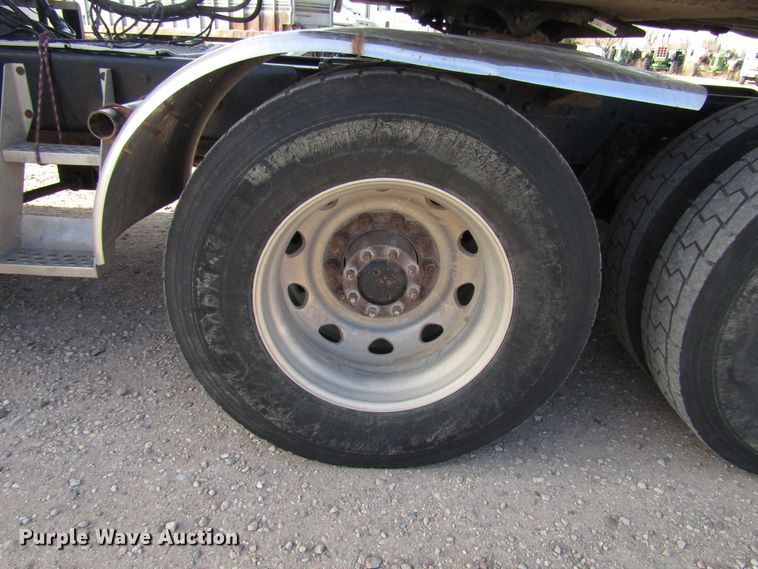 image for item DH8262 2000 Kenworth W900 semi truck