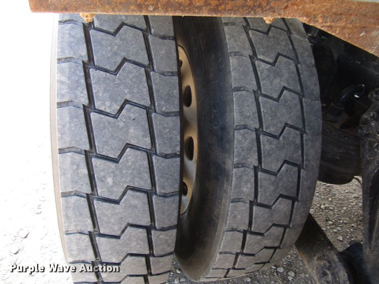 image for item DH8262 2000 Kenworth W900 semi truck