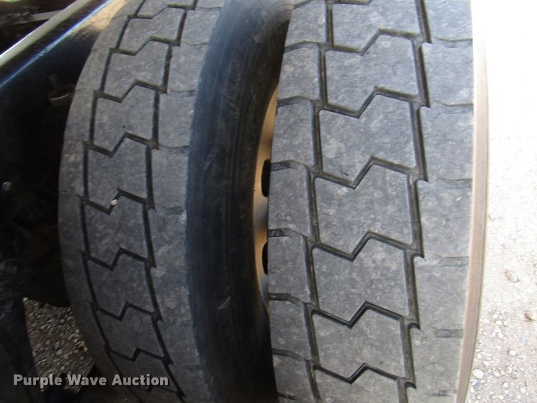 image for item DH8262 2000 Kenworth W900 semi truck