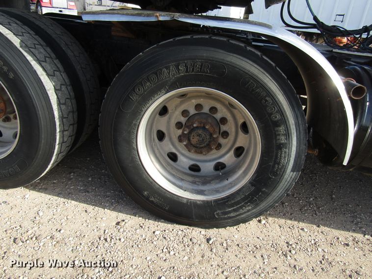 image for item DH8262 2000 Kenworth W900 semi truck