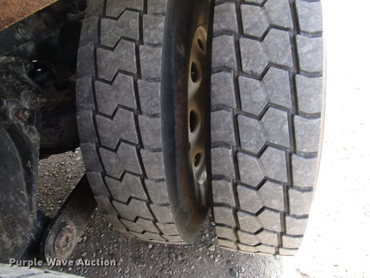 image for item DH8262 2000 Kenworth W900 semi truck