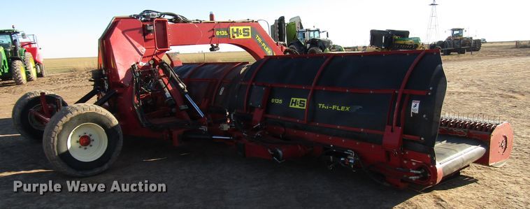 image for item DH8304 2017 H&S Tri-Flex 6135 hay merger