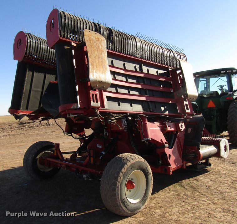 image for item DH8304 2017 H&S Tri-Flex 6135 hay merger