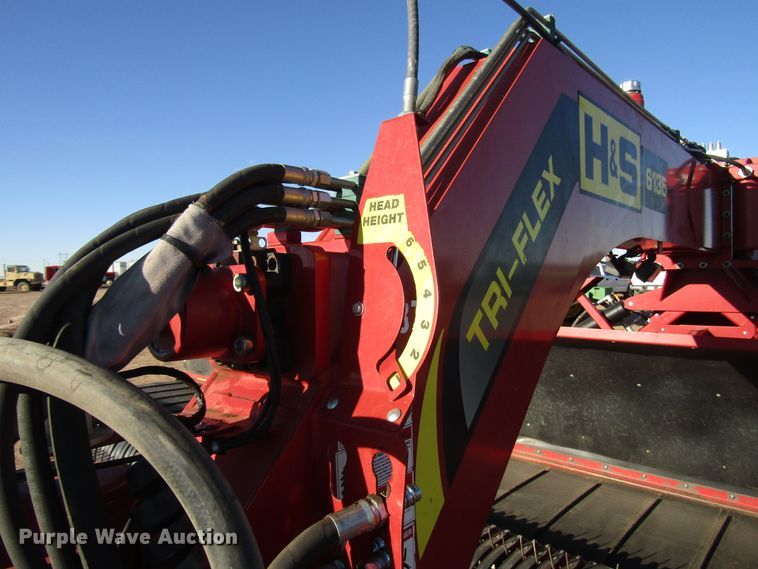 image for item DH8304 2017 H&S Tri-Flex 6135 hay merger