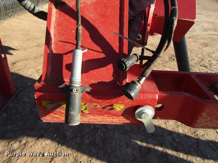 image for item DH8304 2017 H&S Tri-Flex 6135 hay merger