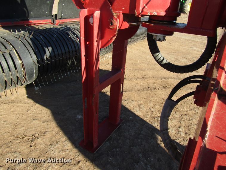 image for item DH8304 2017 H&S Tri-Flex 6135 hay merger