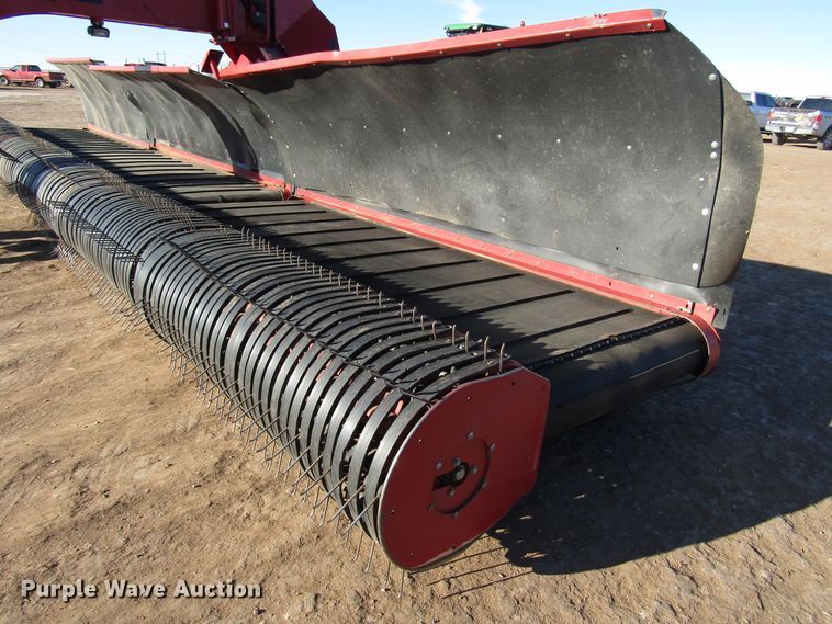 image for item DH8304 2017 H&S Tri-Flex 6135 hay merger