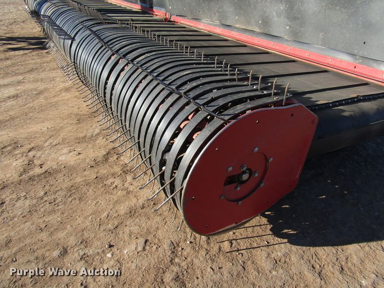 image for item DH8304 2017 H&S Tri-Flex 6135 hay merger