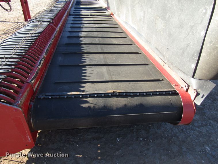 image for item DH8304 2017 H&S Tri-Flex 6135 hay merger