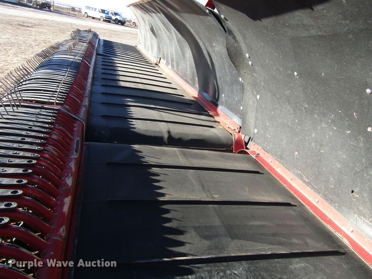 image for item DH8304 2017 H&S Tri-Flex 6135 hay merger