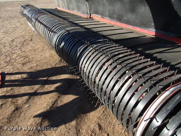 image for item DH8304 2017 H&S Tri-Flex 6135 hay merger