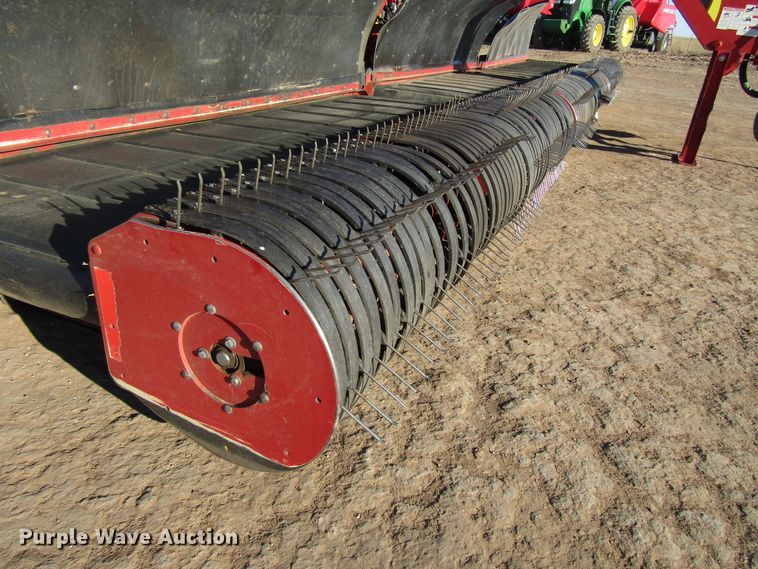 image for item DH8304 2017 H&S Tri-Flex 6135 hay merger