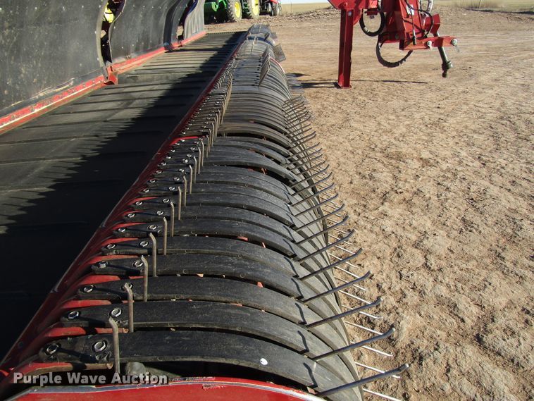 image for item DH8304 2017 H&S Tri-Flex 6135 hay merger