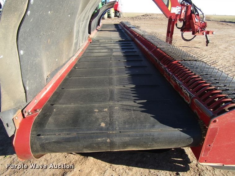 image for item DH8304 2017 H&S Tri-Flex 6135 hay merger