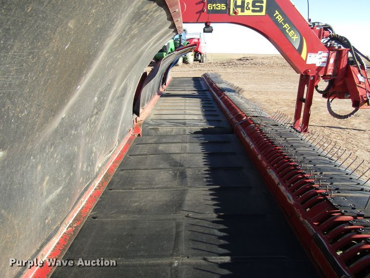 image for item DH8304 2017 H&S Tri-Flex 6135 hay merger