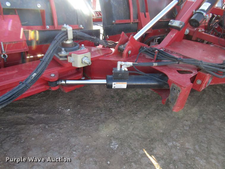 image for item DH8304 2017 H&S Tri-Flex 6135 hay merger