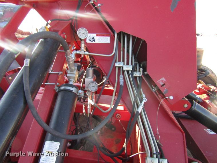 image for item DH8304 2017 H&S Tri-Flex 6135 hay merger