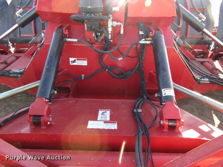 image for item DH8304 2017 H&S Tri-Flex 6135 hay merger