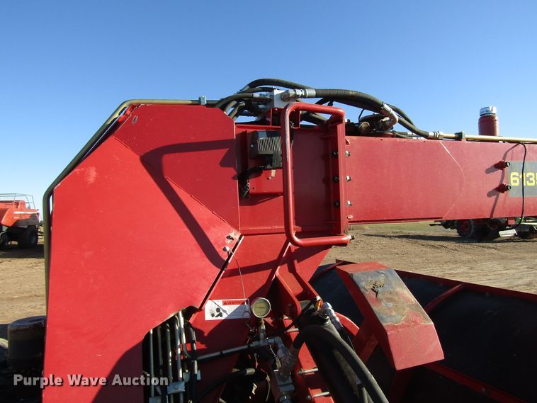 image for item DH8304 2017 H&S Tri-Flex 6135 hay merger