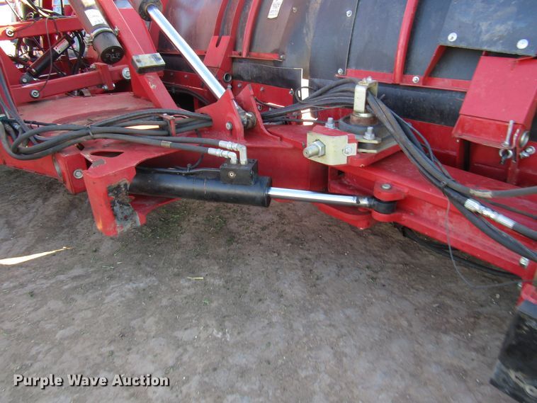 image for item DH8304 2017 H&S Tri-Flex 6135 hay merger