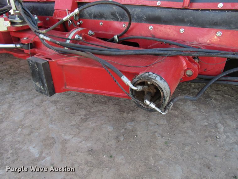 image for item DH8304 2017 H&S Tri-Flex 6135 hay merger