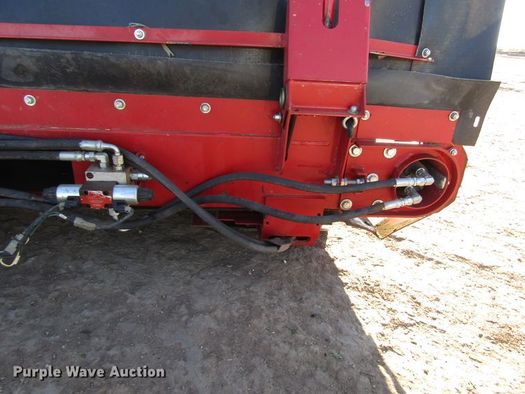 image for item DH8304 2017 H&S Tri-Flex 6135 hay merger