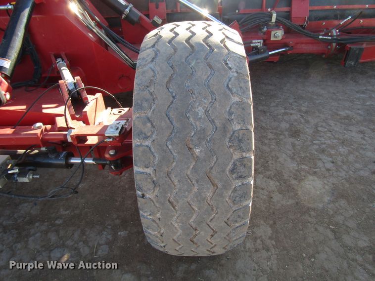 image for item DH8304 2017 H&S Tri-Flex 6135 hay merger