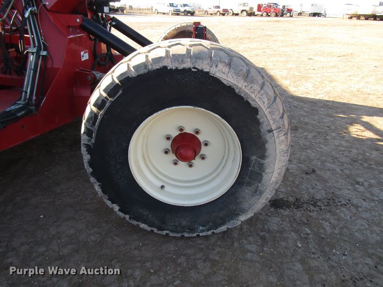 image for item DH8304 2017 H&S Tri-Flex 6135 hay merger