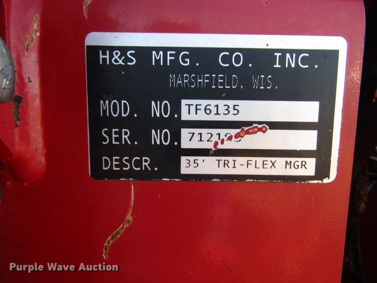 image for item DH8304 2017 H&S Tri-Flex 6135 hay merger