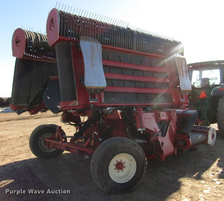 image for item DH8305 2016 H&S Tri-Flex 6135 hay merger
