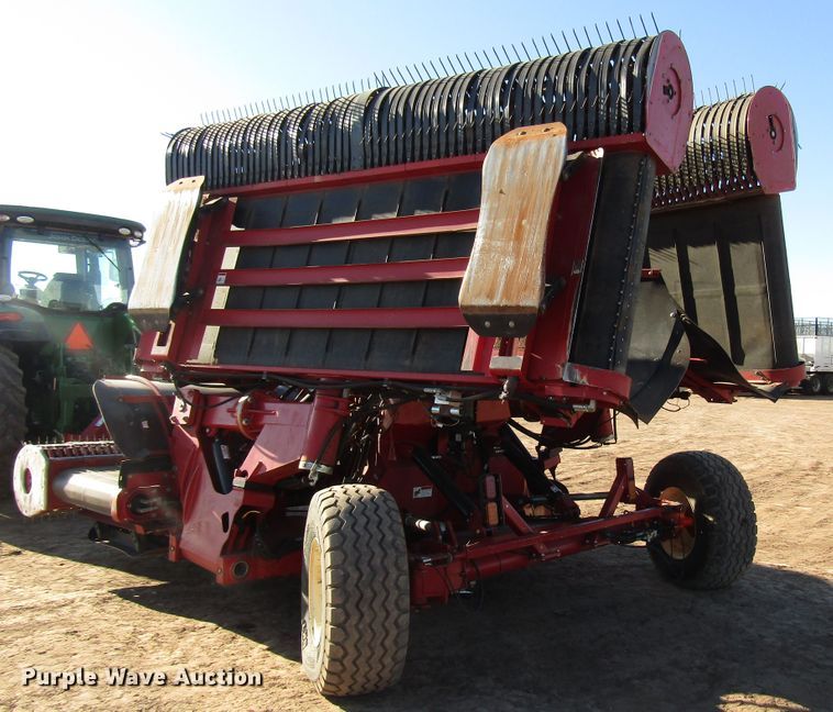 image for item DH8305 2016 H&S Tri-Flex 6135 hay merger