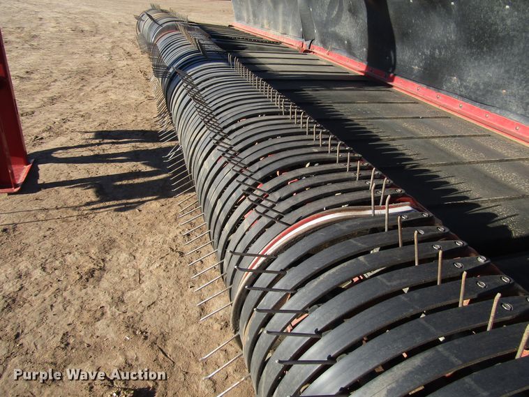 image for item DH8305 2016 H&S Tri-Flex 6135 hay merger