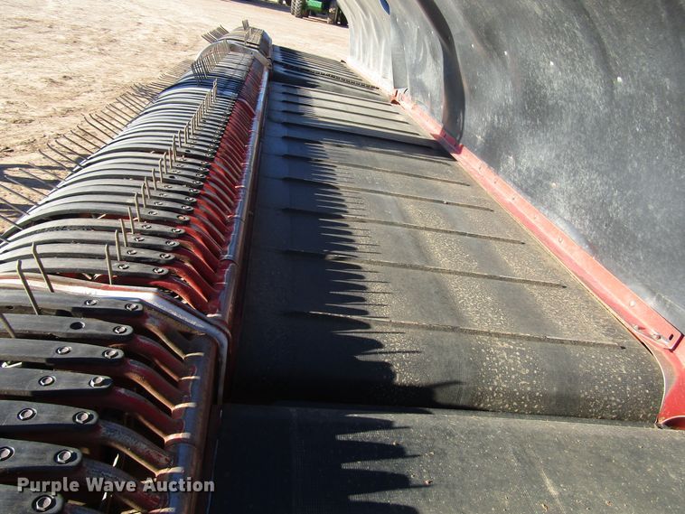 image for item DH8305 2016 H&S Tri-Flex 6135 hay merger