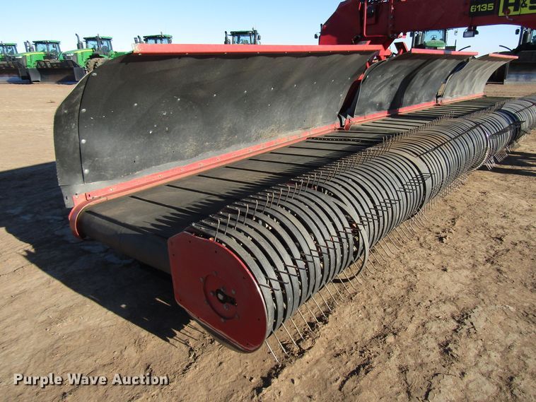 image for item DH8305 2016 H&S Tri-Flex 6135 hay merger