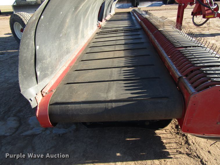 image for item DH8305 2016 H&S Tri-Flex 6135 hay merger