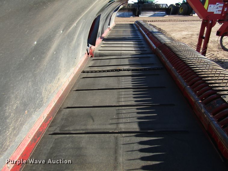 image for item DH8305 2016 H&S Tri-Flex 6135 hay merger