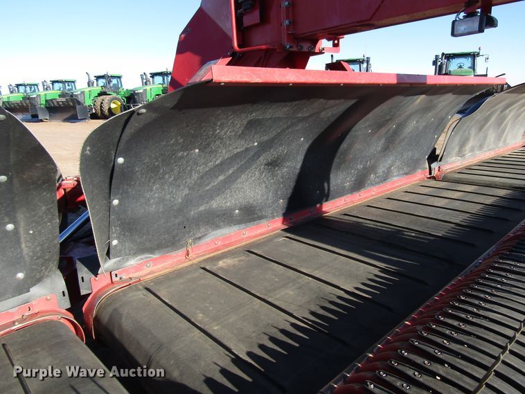 image for item DH8305 2016 H&S Tri-Flex 6135 hay merger