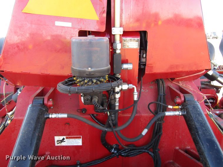 image for item DH8305 2016 H&S Tri-Flex 6135 hay merger