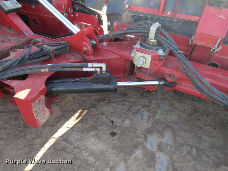 image for item DH8305 2016 H&S Tri-Flex 6135 hay merger