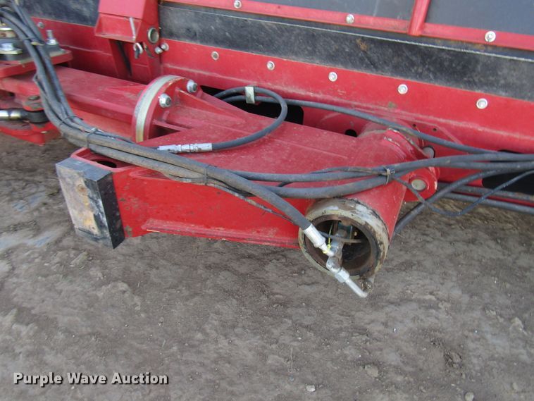 image for item DH8305 2016 H&S Tri-Flex 6135 hay merger