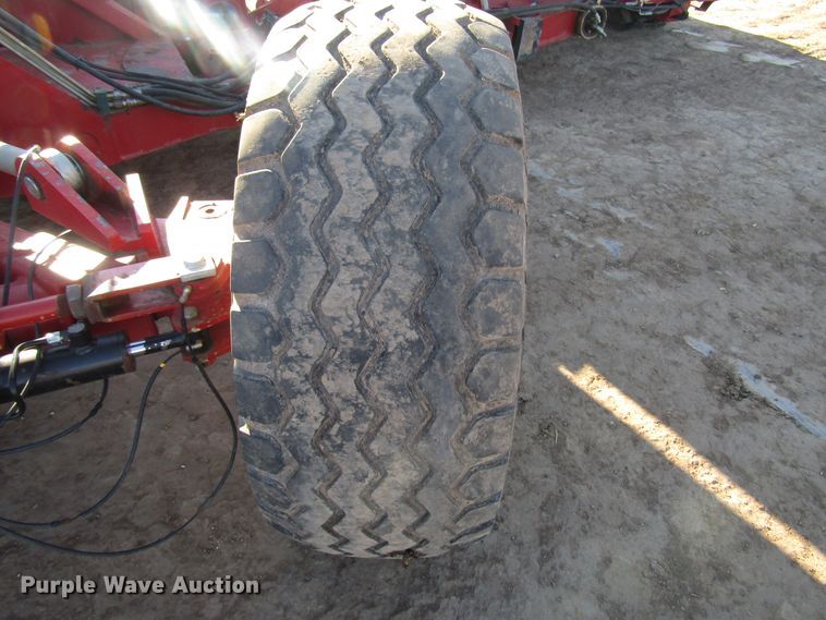 image for item DH8305 2016 H&S Tri-Flex 6135 hay merger