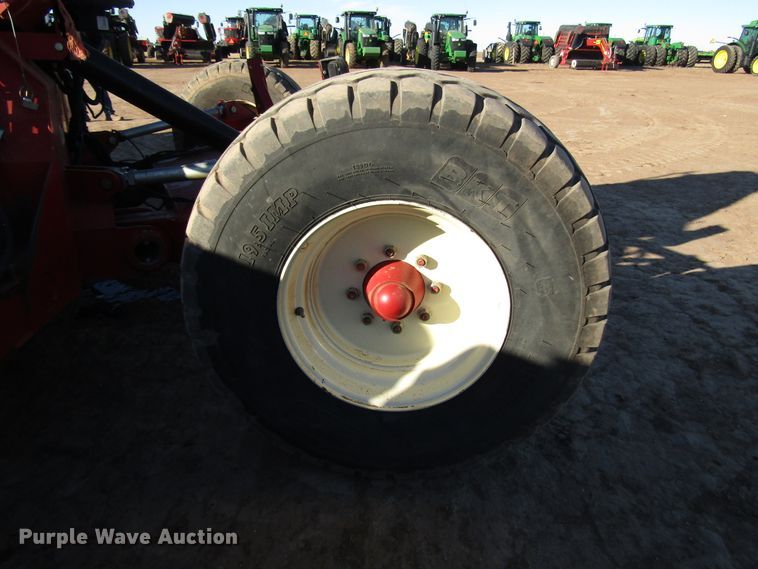 image for item DH8305 2016 H&S Tri-Flex 6135 hay merger