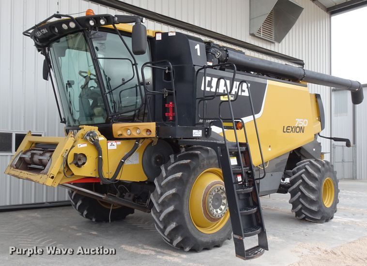 image for item DI0756 2013 Lexion 750 combine