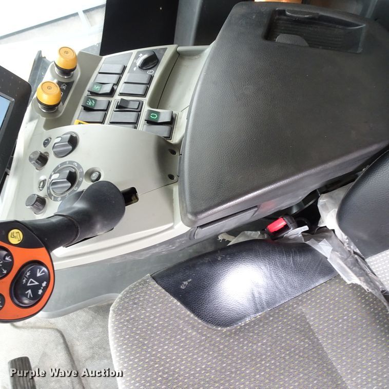 image for item DI0756 2013 Lexion 750 combine