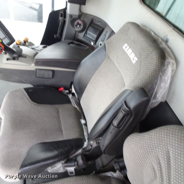 image for item DI0756 2013 Lexion 750 combine