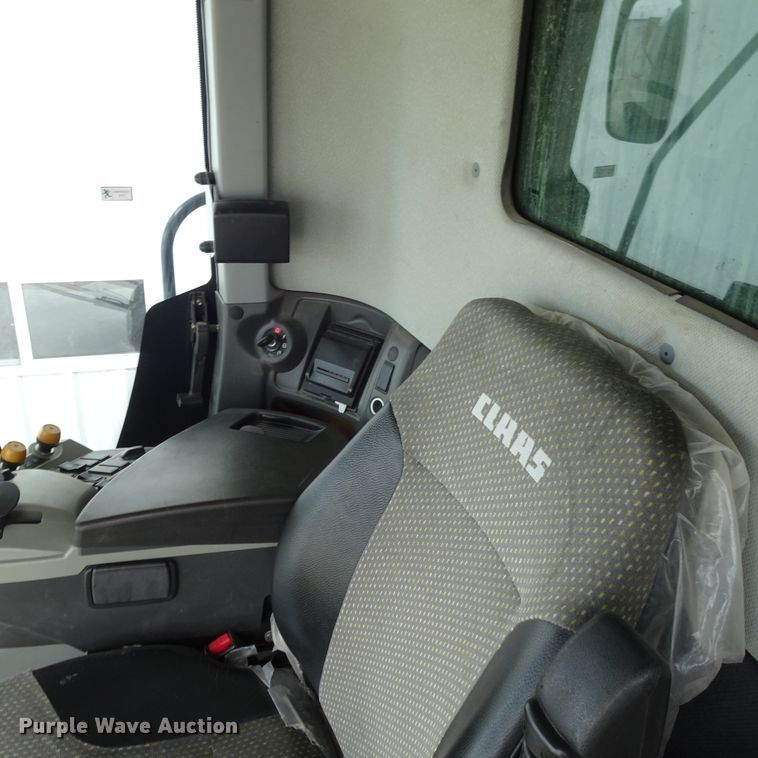 image for item DI0756 2013 Lexion 750 combine
