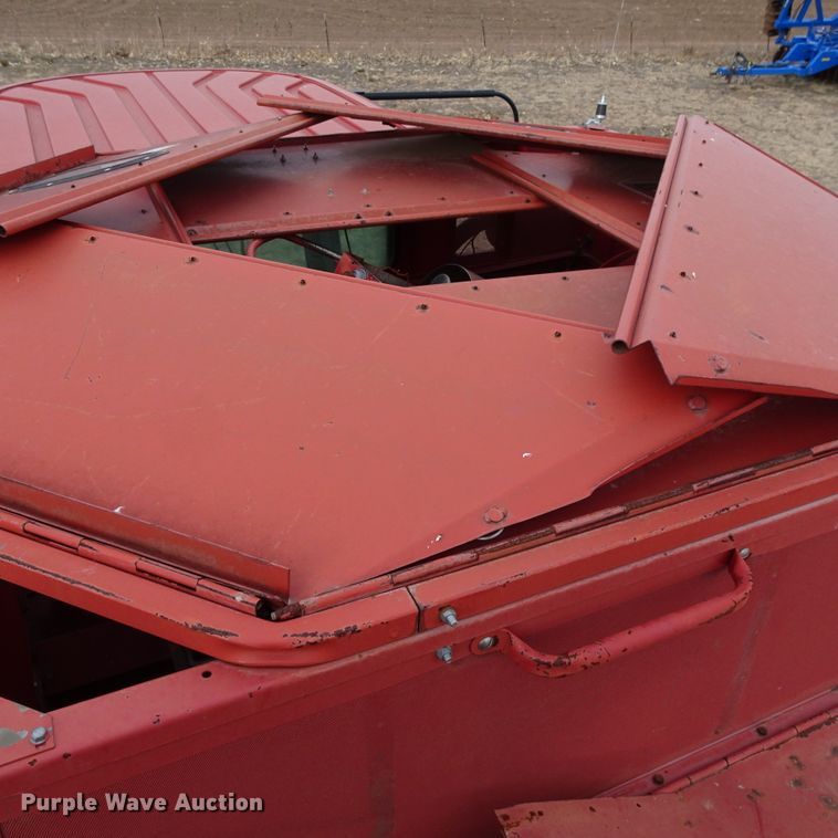 image for item DI0758 1995 Case IH 2188 combine