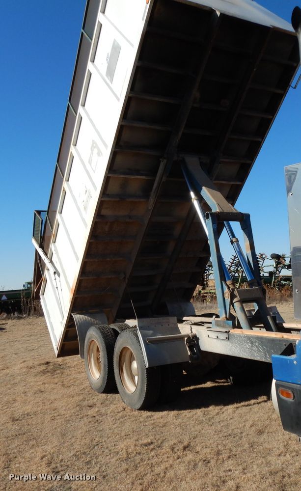 image for item DI0759 1989 Kenworth T600 silage truck