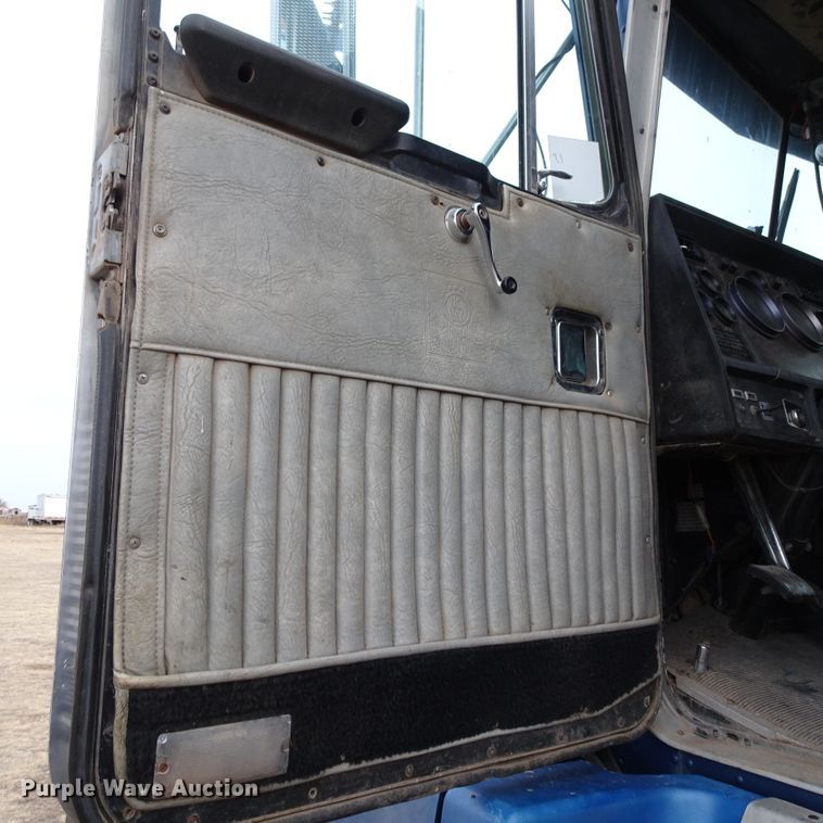 image for item DI0759 1989 Kenworth T600 silage truck